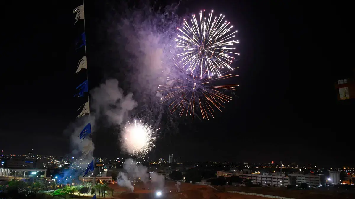 זיקוקים בשמי פתח תקווה, 11 במאי 2016 זיקוקים בשמי פתח תקווה, 11 במאי 2016