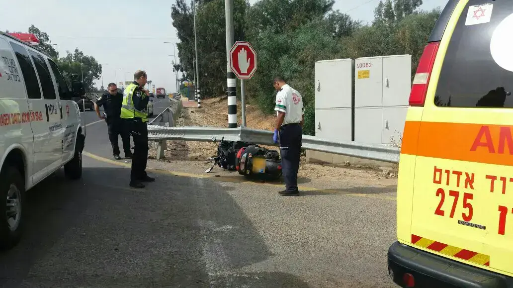 תאונת דרכים בכביש 4 ליד צומת אילנות שבה נהרג רוכב אופנוע 13 מאי 2016 תאונת דרכים בכביש 4 ליד צומת אילנות שבה נהרג רוכב אופנוע 13 מאי 2016