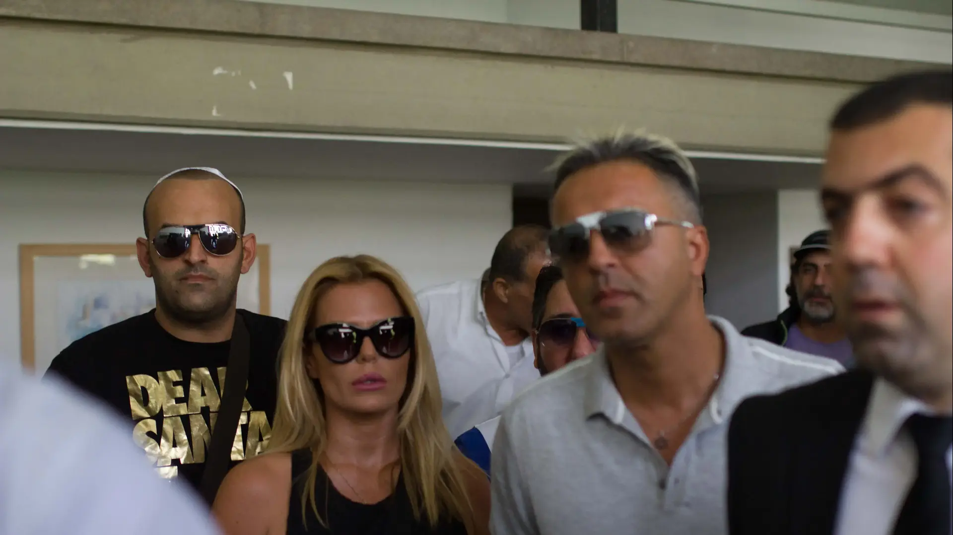 הזמר קובי פרץ בהקראת גזר דינו בית משפט השלום הזמר קובי פרץ בהקראת גזר דינו בית משפט השלום
