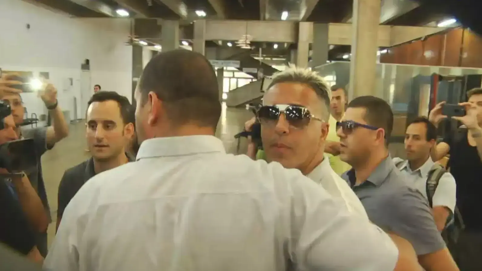 הזמר קובי פרץ נידון לשנתיים מאסר בפועל בגין העלמת מס הזמר קובי פרץ נידון לשנתיים מאסר בפועל בגין העלמת מס