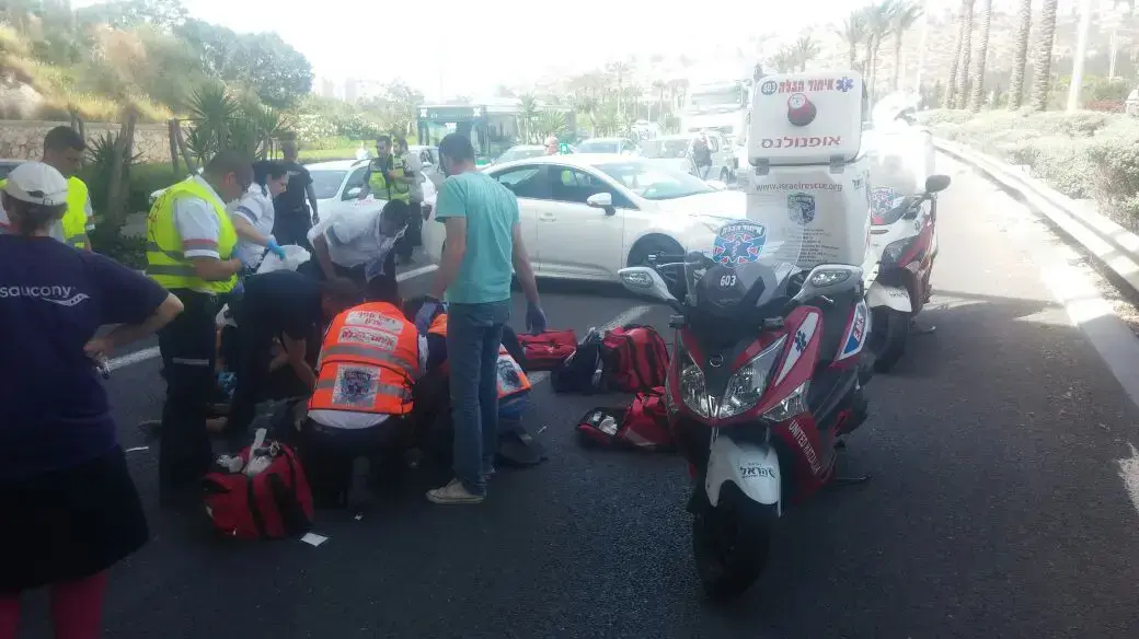 אדם נהרג בתאונת דרכים בשדרות ההגנה בחיפה. 16 במאי 2016 אדם נהרג בתאונת דרכים בשדרות ההגנה בחיפה. 16 במאי 2016