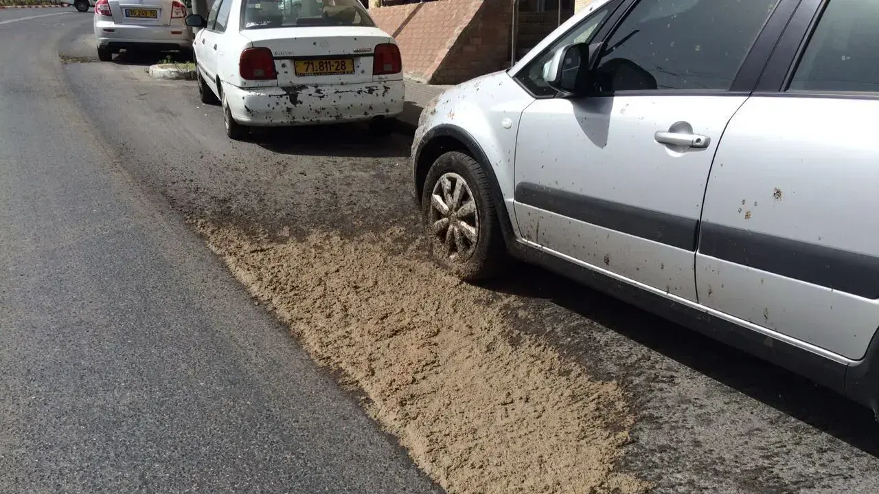 חשד לדליפת חומר מסוכן ממשאית ברחוב משה דיין בירושלים. 17 במאי 2016 חשד לדליפת חומר מסוכן ממשאית ברחוב משה דיין בירושלים. 17 במאי 2016