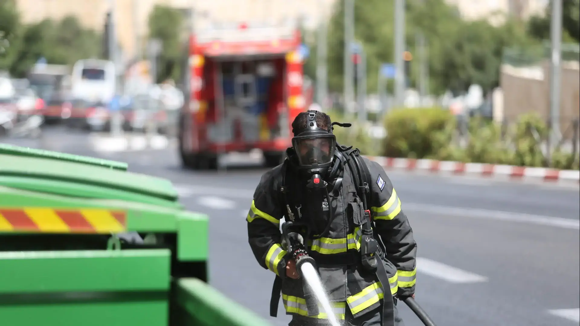 דליפת חומר מסרטן ברחוב משה דיין בירושלים. 17 במאי 2016 דליפת חומר מסרטן ברחוב משה דיין בירושלים. 17 במאי 2016