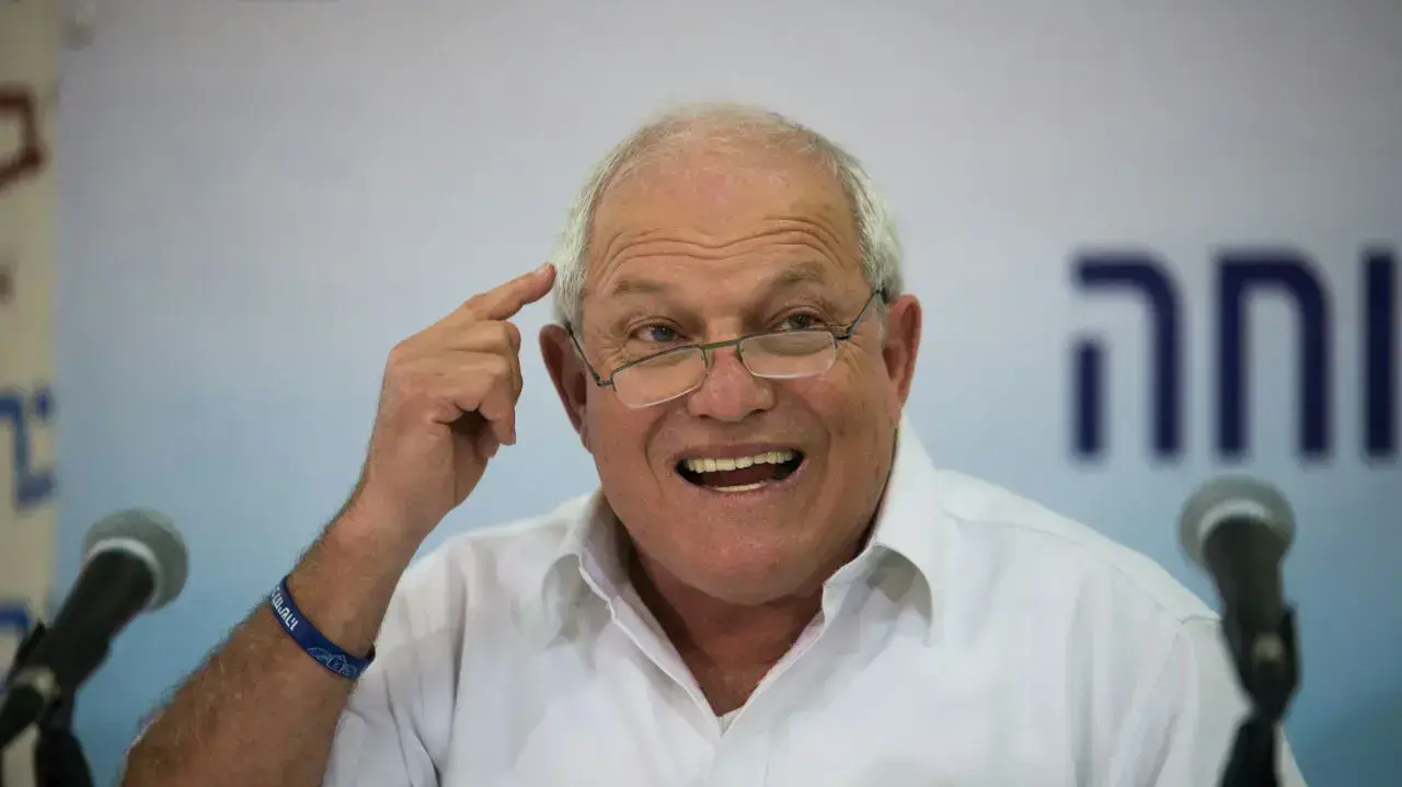חיים כץ, שר הרווחה חותם על תכנית למימוש זכויות ניצולי השואה בישראל, בית העיתונאים סוקולוב, תל אביב. 14 באפריל 2016
