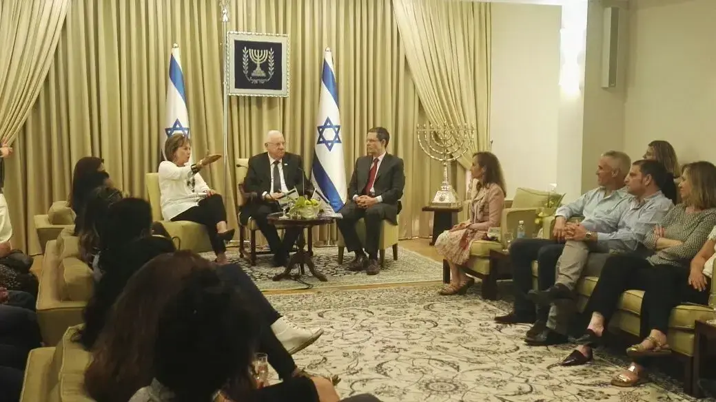 נשיא המדינה מקבל לידיו את הדוח השנתי של עמותת עלם לשנת 2015. 18 במאי 2016 נשיא המדינה מקבל לידיו את הדוח השנתי של עמותת עלם לשנת 2015. 18 במאי 2016