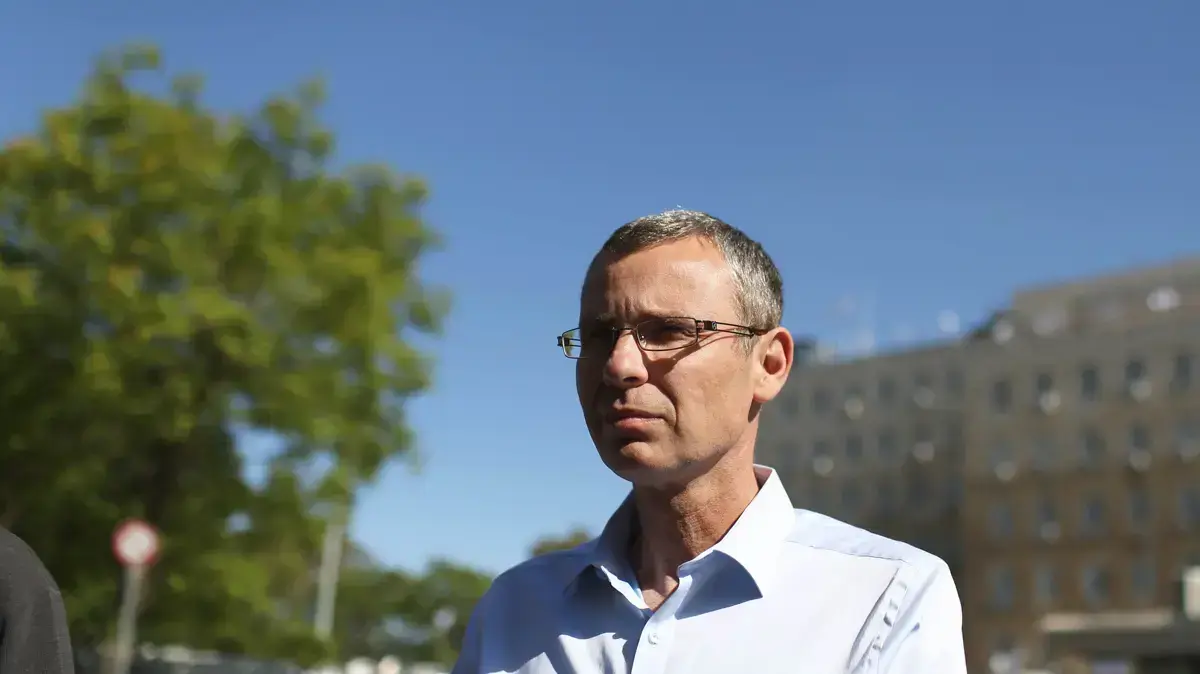 יריב לוין, מחוץ לפגישת אביגדור ליברמן ובנימין נתניהו, לשכת ראש הממשלה. מאי 2016