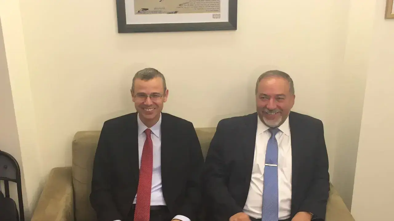 פגישת אביגדור ליברמן ויריב לוין במשכן הכנסת פגישת אביגדור ליברמן ויריב לוין במשכן הכנסת