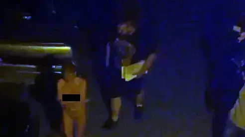 זונות ולקוחותיהם שאולצו לצעוד בעירום ברחובות סנט פטרבורג שברוסיה, מאי 2016