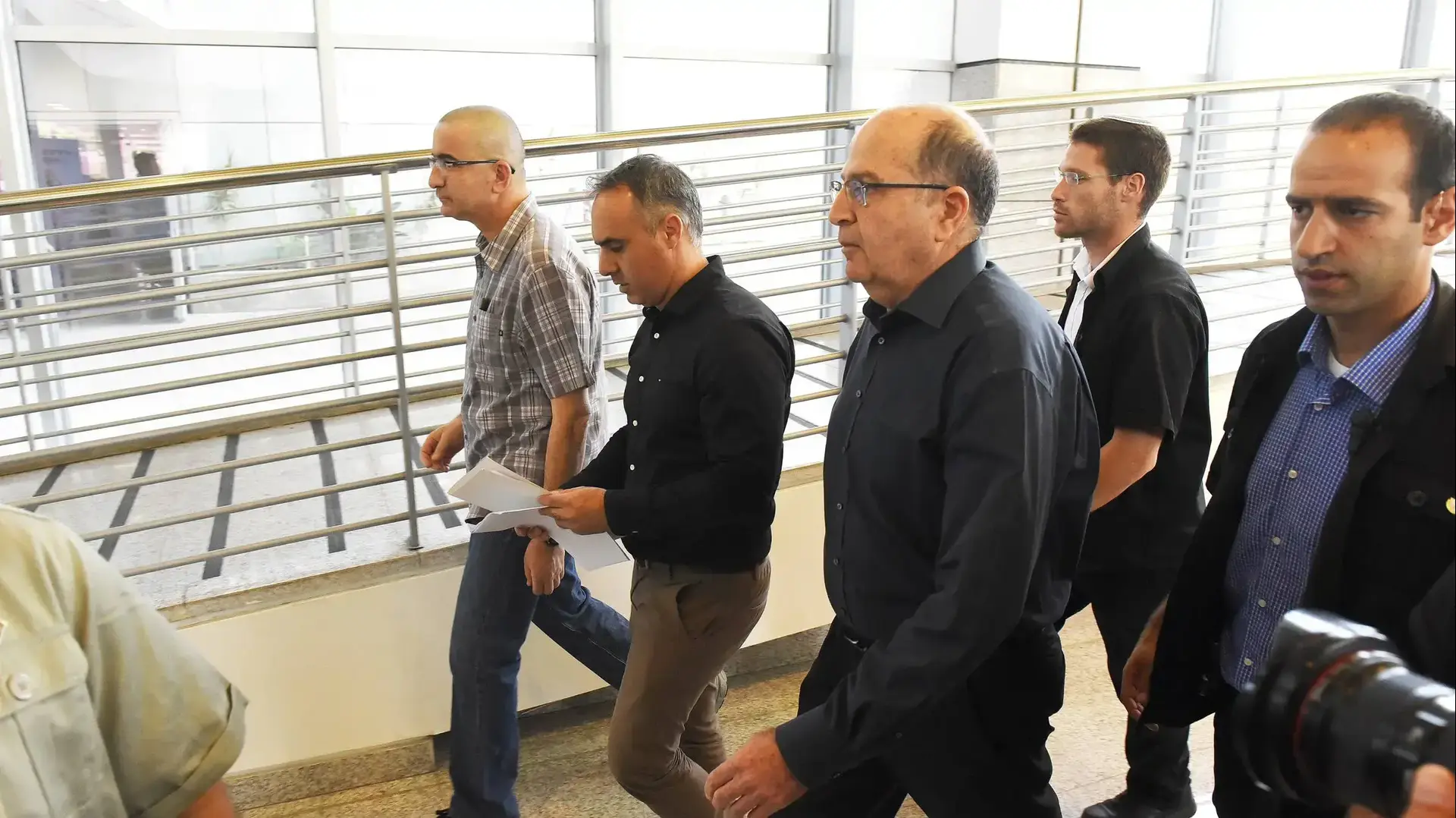 שר הביטחון היוצא משה יעלון הודיע על פרישתו במסיבת עיתונאים בקריה, 20 מאי 2016 שר הביטחון היוצא משה יעלון הודיע על פרישתו במסיבת עיתונאים בקריה, 20 מאי 2016