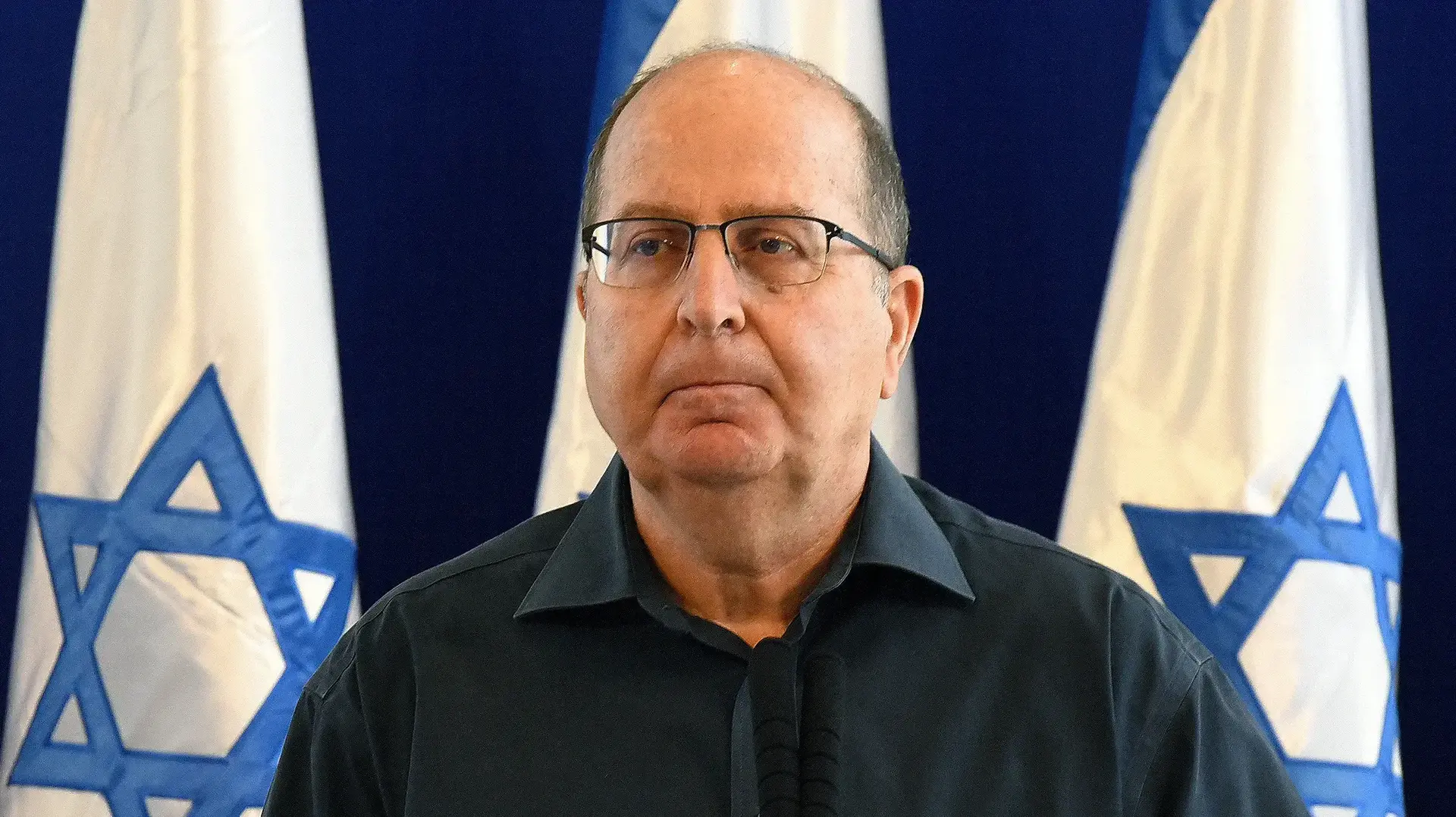 נושא: שר הביטחון היוצא, משה יעלון, בהצהרה מיוחדת בקריה בתל אביב, מאי 2016 נושא: שר הביטחון היוצא, משה יעלון, בהצהרה מיוחדת בקריה בתל אביב, מאי 2016