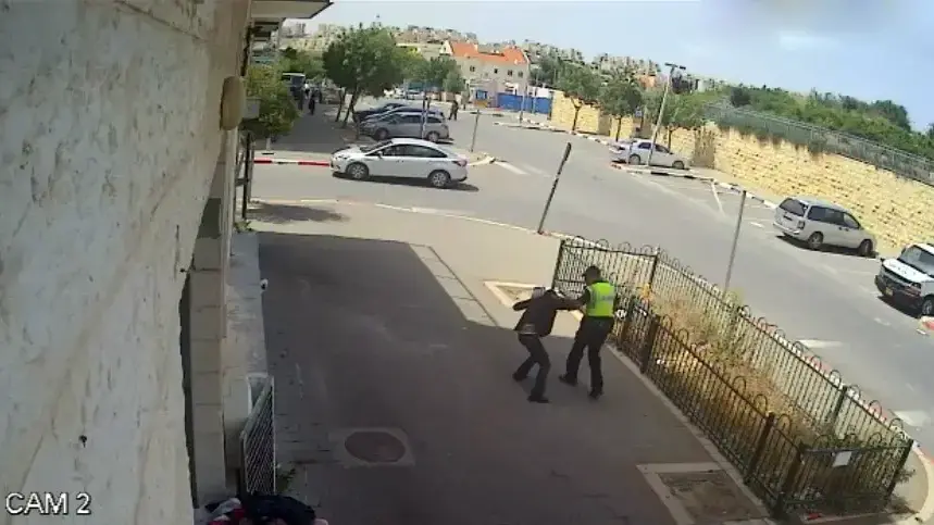 שוטר מבצע מעצר אלים בבית שמש שוטר מבצע מעצר אלים בבית שמש