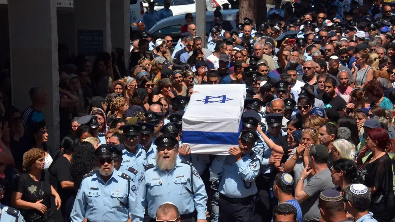 הלווייתו של נתן יוסיפוב, שוטר שנפצע בתאונת דרכים פגע וברח בנצרת ונפצע מפצעיו כעבור שלושה חודשים, 20 במאי 2016