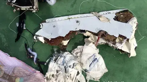שרידים של מטוס "איג'יפטאייר" שהתרסק בים התיכון, 21 במאי 2016 שרידים של מטוס "איג'יפטאייר" שהתרסק בים התיכון, 21 במאי 2016