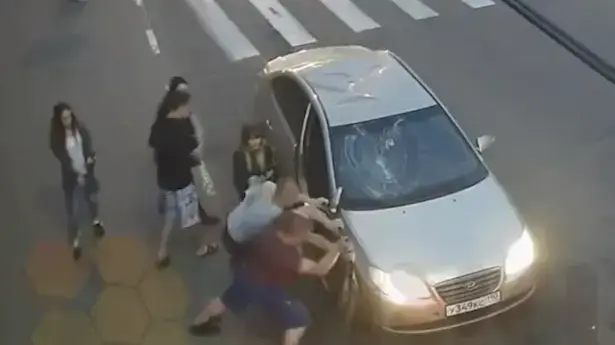נורה פעמיים והמשיך להלחם