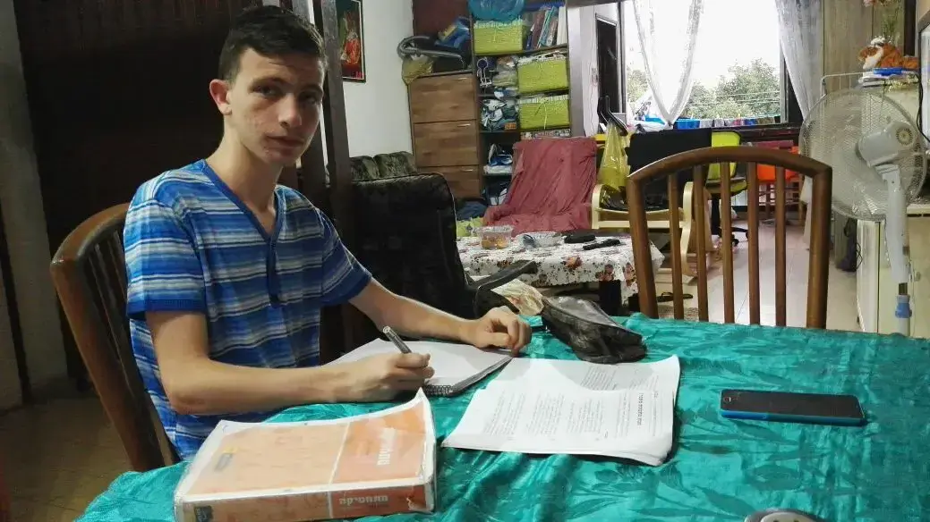 ליאור פוטרמן מאשקלון תלמיד הניגש לבחינת הבגרות במתמטיקה ליאור פוטרמן מאשקלון תלמיד הניגש לבחינת הבגרות במתמטיקה