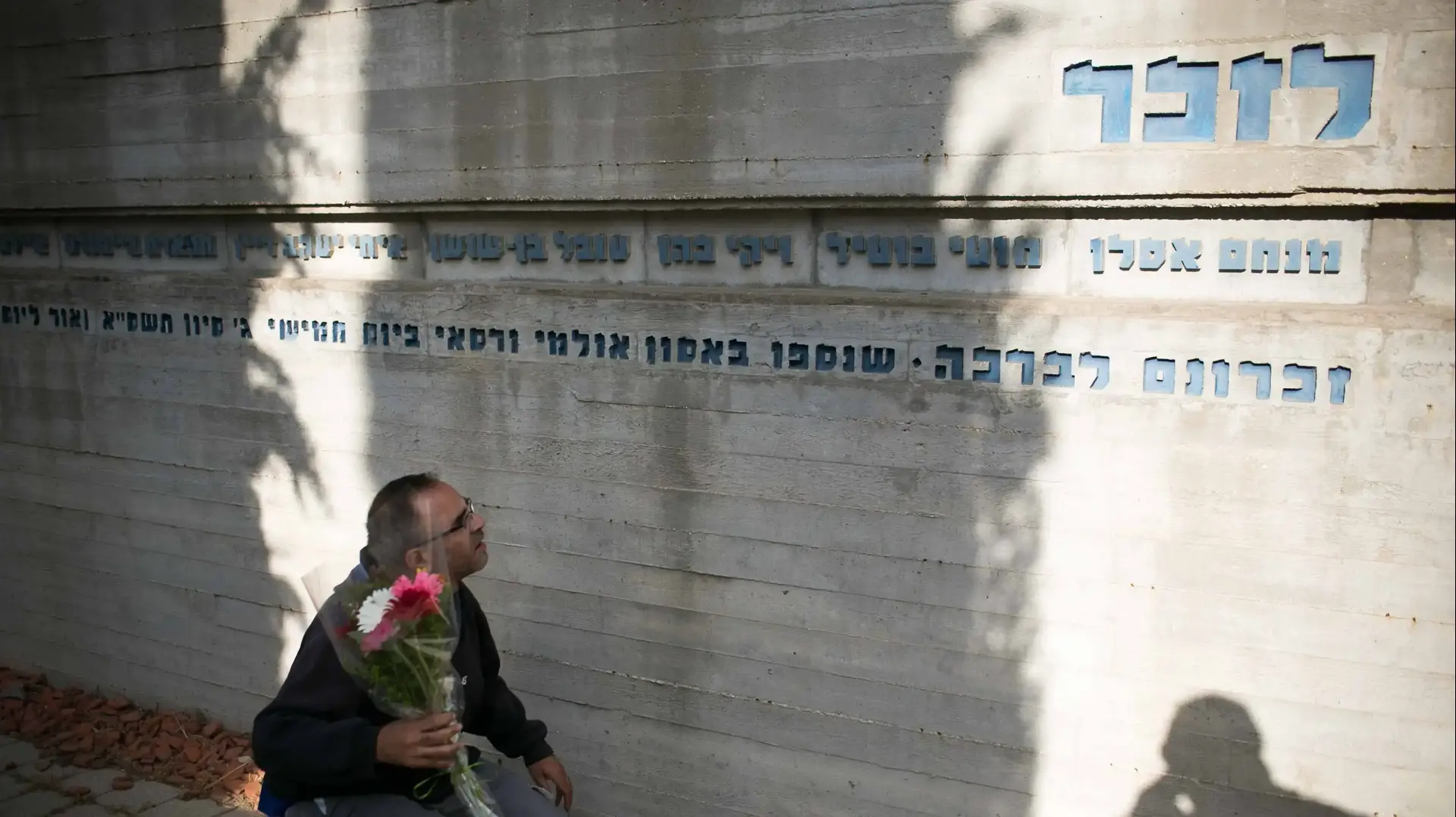 ירון יצחקי, בן משפחה של אחת ההרוגות באסון ורסאי. ירושלים 24 במאי 2016 ירון יצחקי, בן משפחה של אחת ההרוגות באסון ורסאי. ירושלים 24 במאי 2016