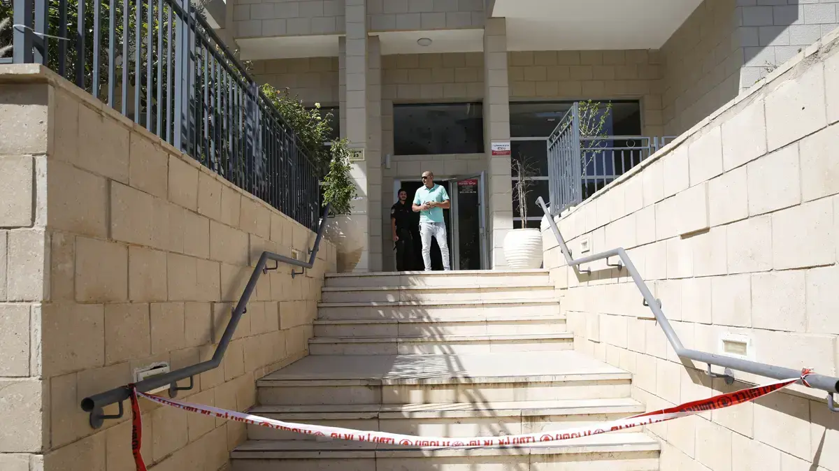 הזירה בה גבר ואישה נמצאו ירויים בדירה, ראשון לציון. 25 במאי 2016 הזירה בה גבר ואישה נמצאו ירויים בדירה, ראשון לציון. 25 במאי 2016