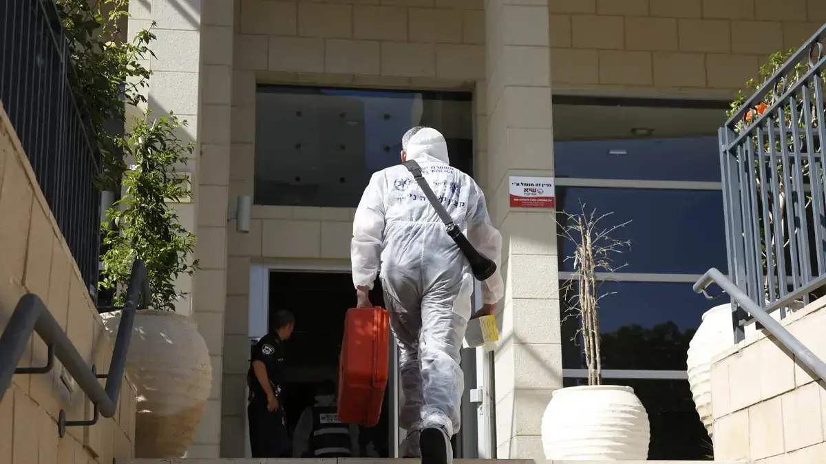 זירת המקום בו גבר ואישה נמצאו ירויים בדירה, ראשון לציון. 25 במאי 2016 זירת המקום בו גבר ואישה נמצאו ירויים בדירה, ראשון לציון. 25 במאי 2016