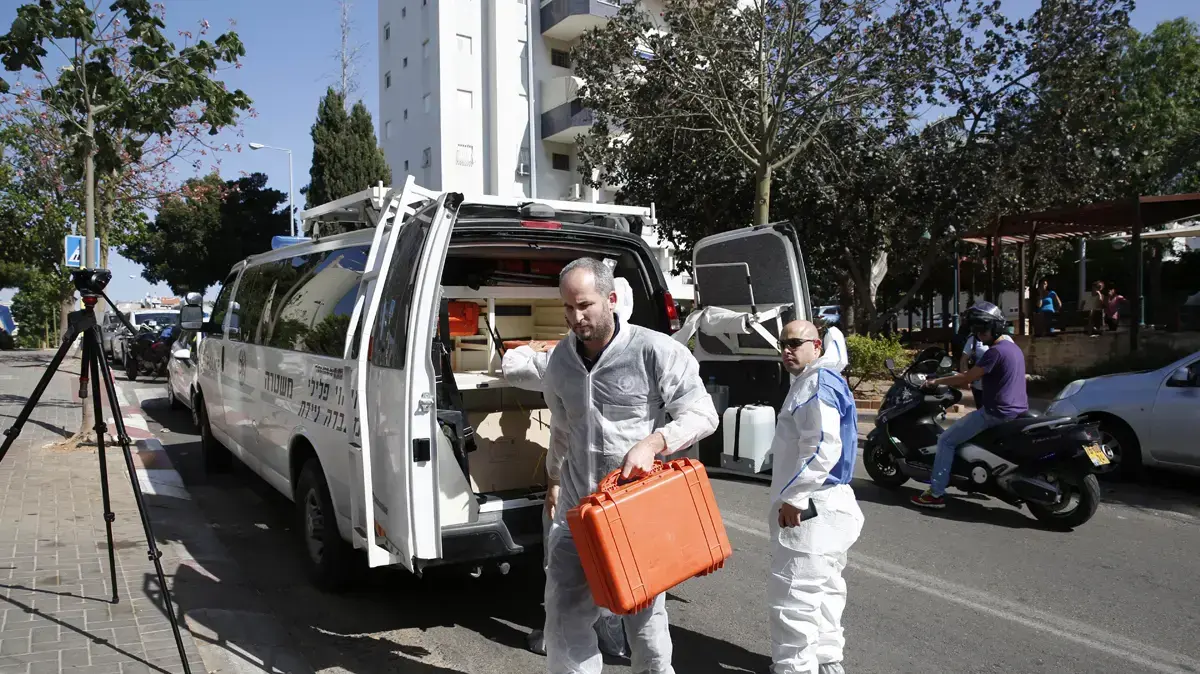זירת המקום בו גבר ואישה נמצאו ירויים בדירה, ראשון לציון. 25 במאי 2016 זירת המקום בו גבר ואישה נמצאו ירויים בדירה, ראשון לציון. 25 במאי 2016