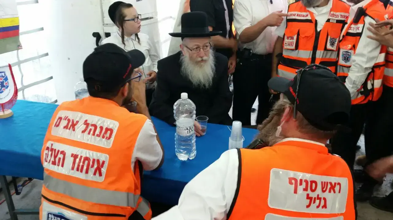 שר הבריאות הרב יעקב ליצמן סייר עם מנכ"ל איחוד הצלה משה טייטלבוים, הר מירון. מאי 2016 שר הבריאות הרב יעקב ליצמן סייר עם מנכ"ל איחוד הצלה משה טייטלבוים, הר מירון. מאי 2016
