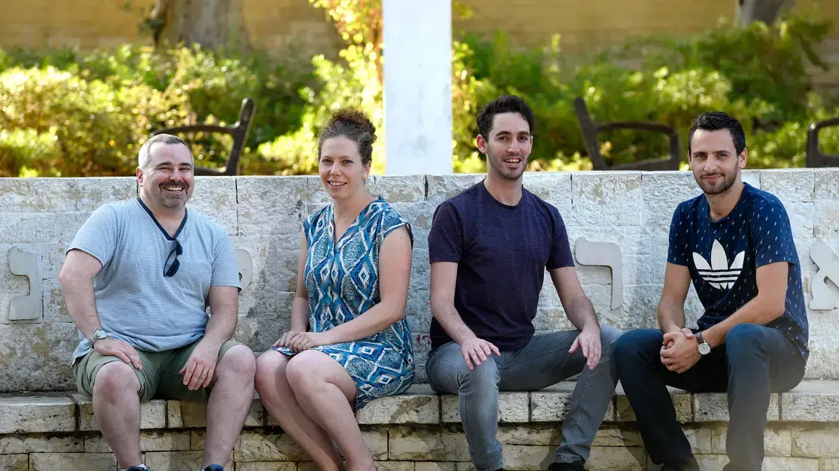 צעירים גאים עושים עלייה למצוא אהבה בארץ צעירים גאים עושים עלייה למצוא אהבה בארץ