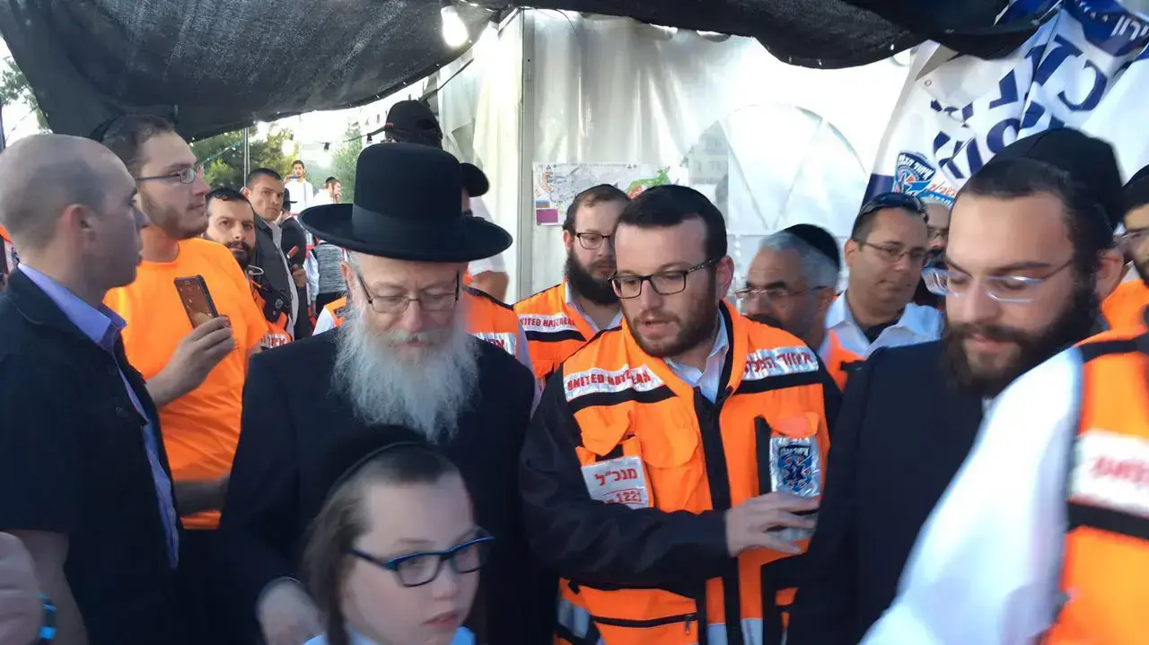 שר הבריאות הרב יעקב ליצמן סייר עם מנכ"ל איחוד הצלה משה טייטלבוים, הר מירון. מאי 2016 שר הבריאות הרב יעקב ליצמן סייר עם מנכ"ל איחוד הצלה משה טייטלבוים, הר מירון. מאי 2016