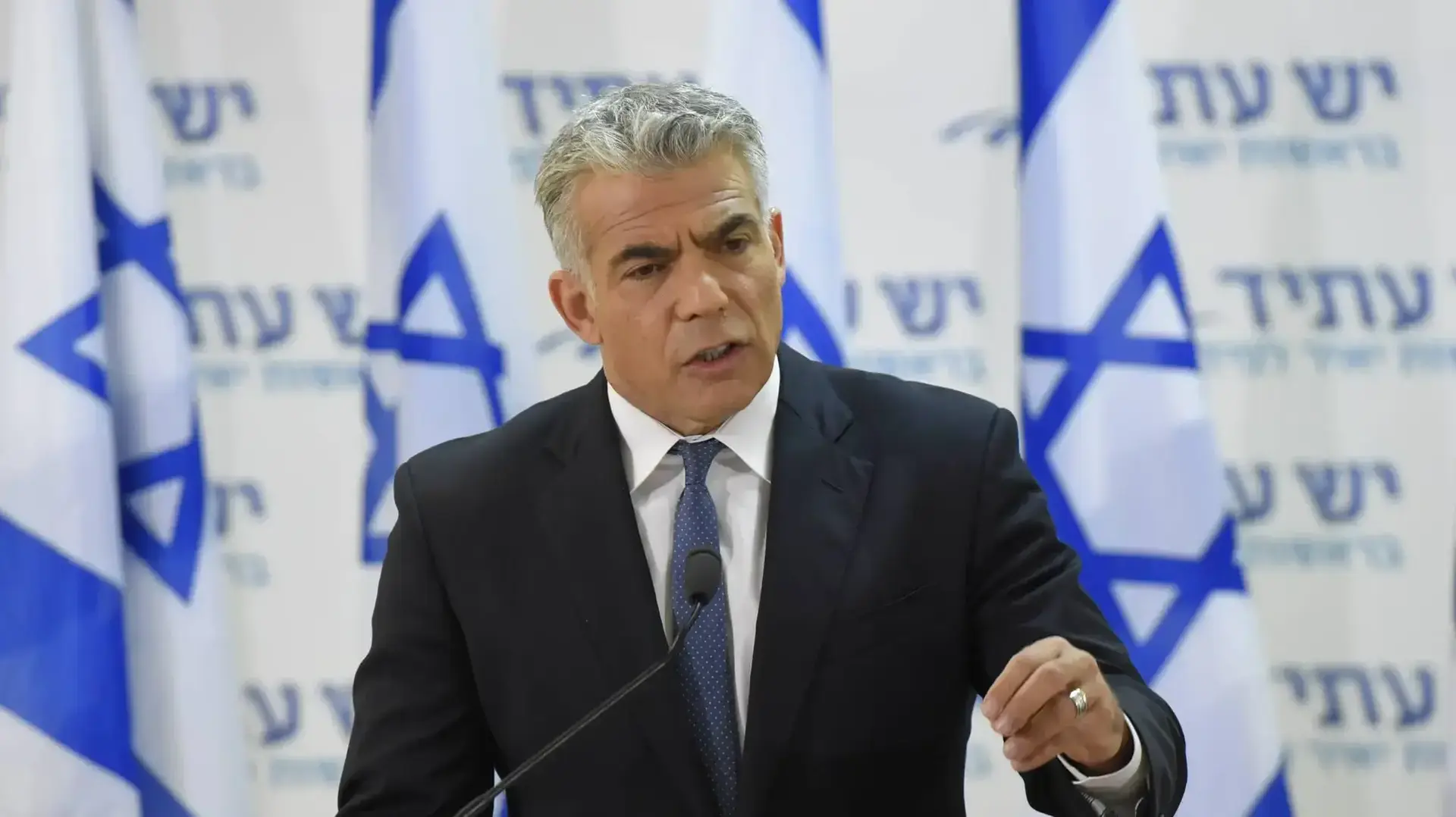 ח"כ יאיר לפיד - סיבת עיתונאים של יו"ר מפלגת 'יש עתיד', ח"כ יאיר לפיד וניצב בדימוס יואב סגלוביץ ח"כ יאיר לפיד - סיבת עיתונאים של יו"ר מפלגת 'יש עתיד', ח"כ יאיר לפיד וניצב בדימוס יואב סגלוביץ