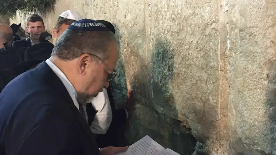 שר הביטחון אביגדור ליברמן בכותל המערבי בירושלים 30 מאי 2016 שר הביטחון אביגדור ליברמן בכותל המערבי בירושלים 30 מאי 2016