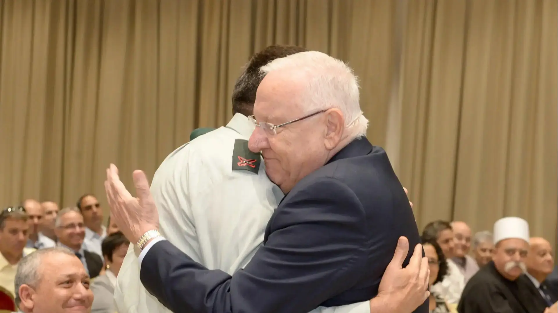 נשיא המדינה ראובן ריבלין והמזכיר הצבאי היוצא תא"ל חסון חסון. 31 במאי 2016 נשיא המדינה ראובן ריבלין והמזכיר הצבאי היוצא תא"ל חסון חסון. 31 במאי 2016