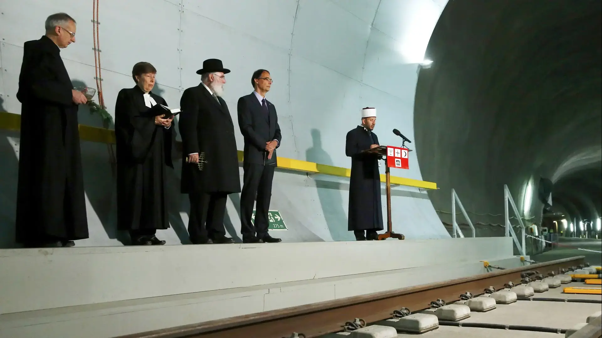 טקס חניכת מנהרת הרכבת הארוכה ביותר בעולם בשוויץ, 1 ביוני 2016 טקס חניכת מנהרת הרכבת הארוכה ביותר בעולם בשוויץ, 1 ביוני 2016