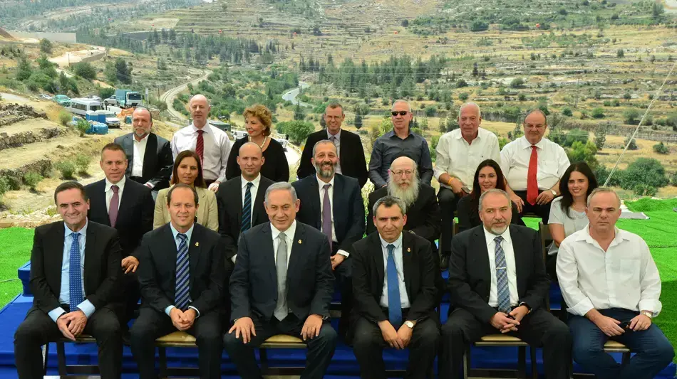 ישיבת ממשלה חגיגית לקראת יום ירושלים בעין לבן - תמונה קבוצתית של השרים ישיבת ממשלה חגיגית לקראת יום ירושלים בעין לבן - תמונה קבוצתית של השרים
