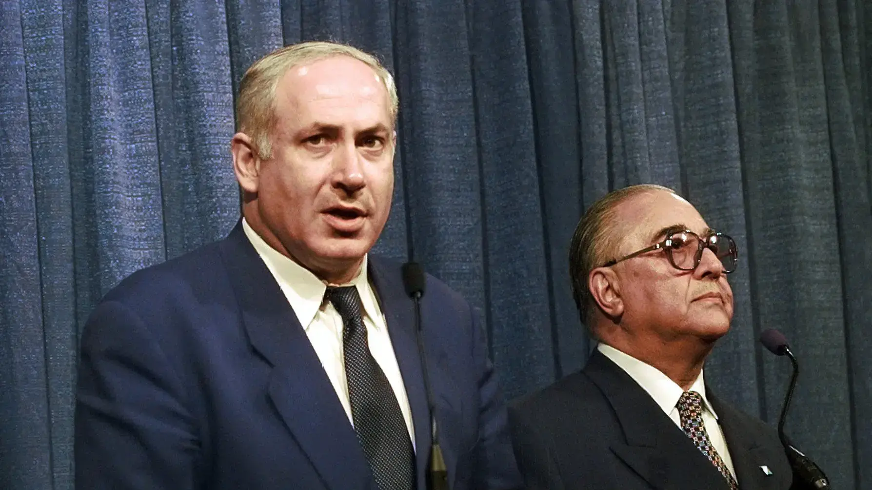 ראש הממשלה בנימין נתניהו וראש ממשלת ירדן לשעבר עבד אל-סלאם אל-מג'אלי, 1997. ראש הממשלה בנימין נתניהו וראש ממשלת ירדן לשעבר עבד אל-סלאם אל-מג'אלי, 1997.