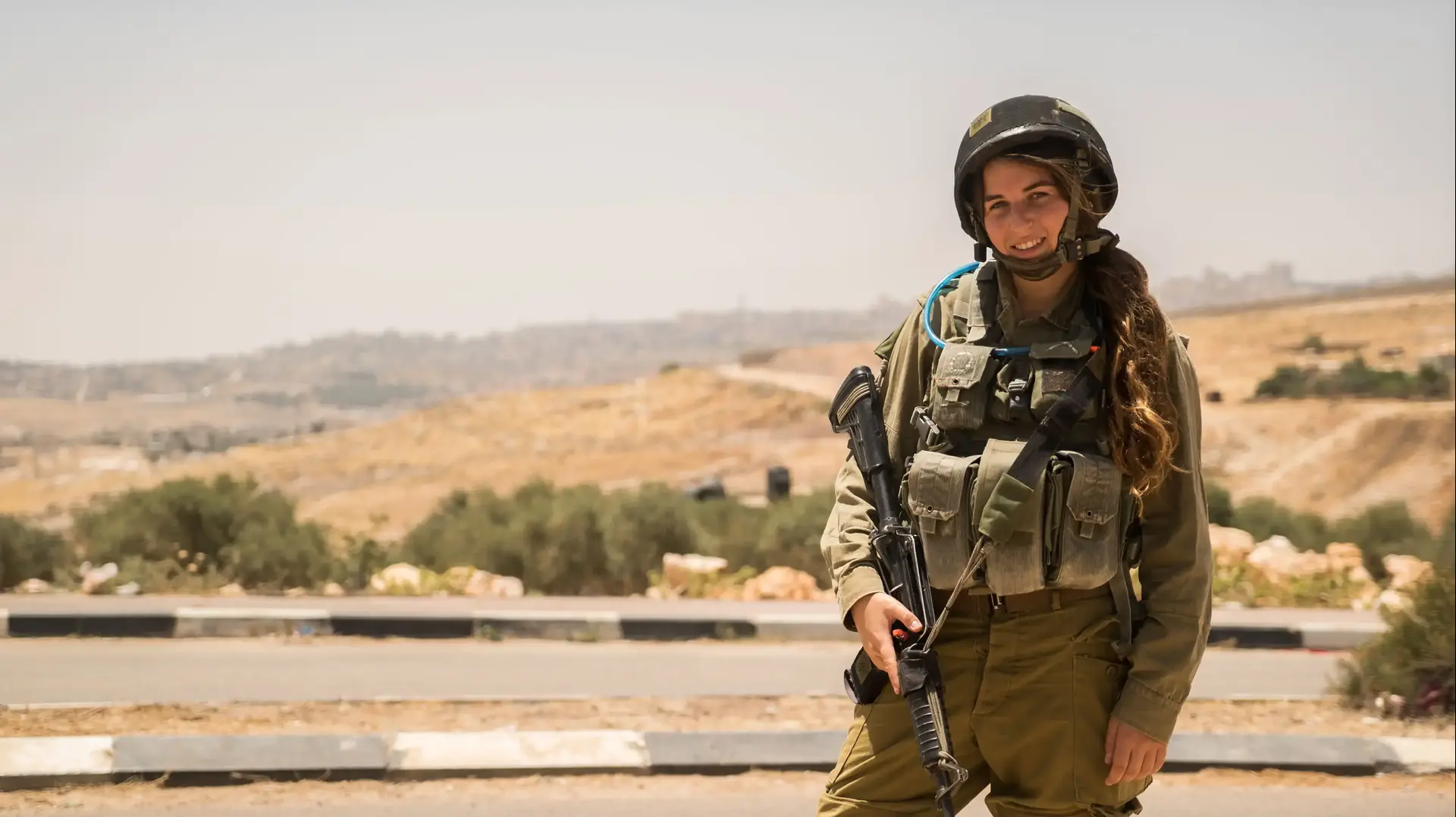 סמל גיל סלבר, לוחמת בפלוגת ראם בגדוד תבור, כיכר אדם בבנימין. יוני 2016 סמל גיל סלבר, לוחמת בפלוגת ראם בגדוד תבור, כיכר אדם בבנימין. יוני 2016