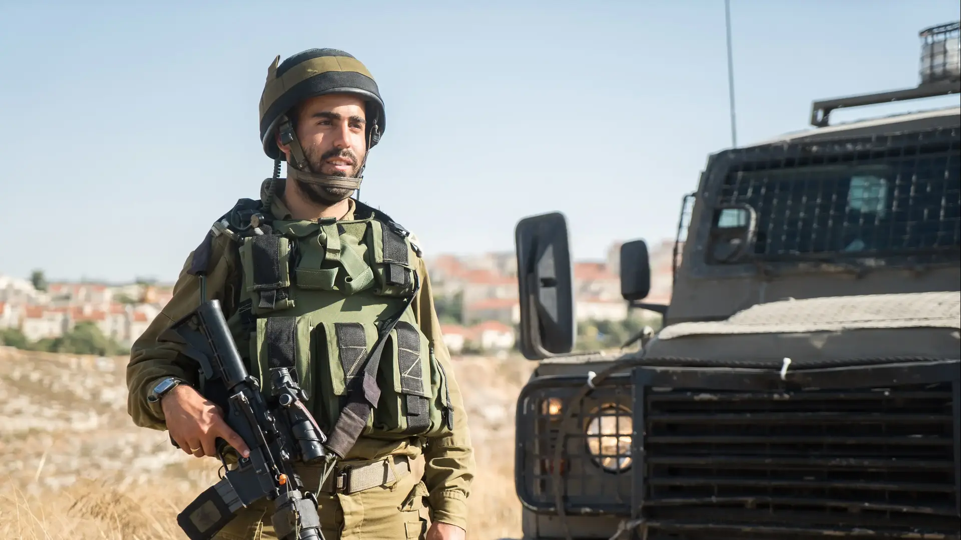 סרן עדיאל יום טוב, מפקד פלוגת ברק בגדוד תבור, מחסום חיזמא בבנימין. יוני 2016 סרן עדיאל יום טוב, מפקד פלוגת ברק בגדוד תבור, מחסום חיזמא בבנימין. יוני 2016