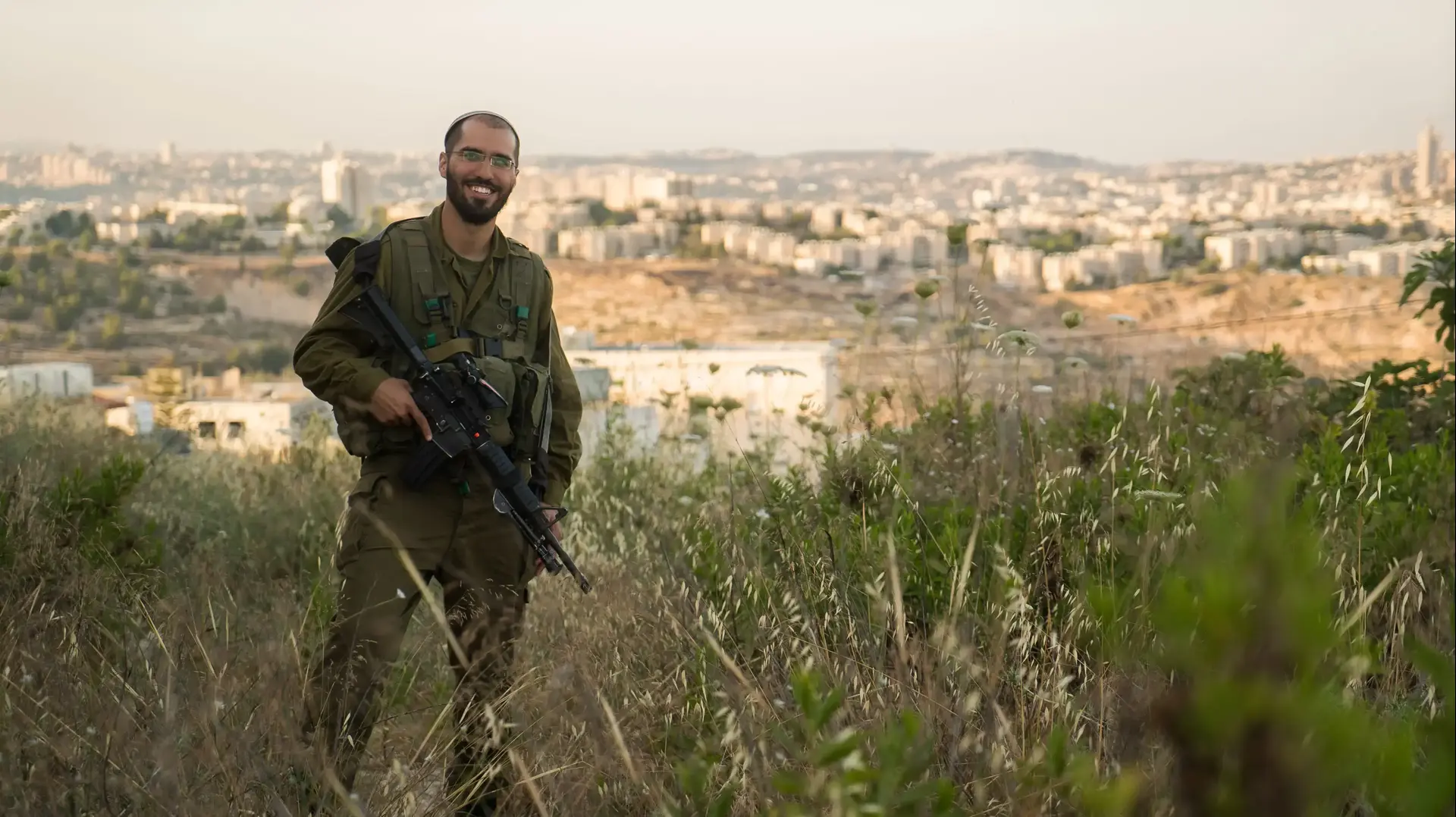 רס"ל (במיל') מתן שלום בוזגלו, לוחם בגדוד 89, שכונת הר גילה. יוני 2016דובר רס"ל (במיל') מתן שלום בוזגלו, לוחם בגדוד 89, שכונת הר גילה. יוני 2016דובר