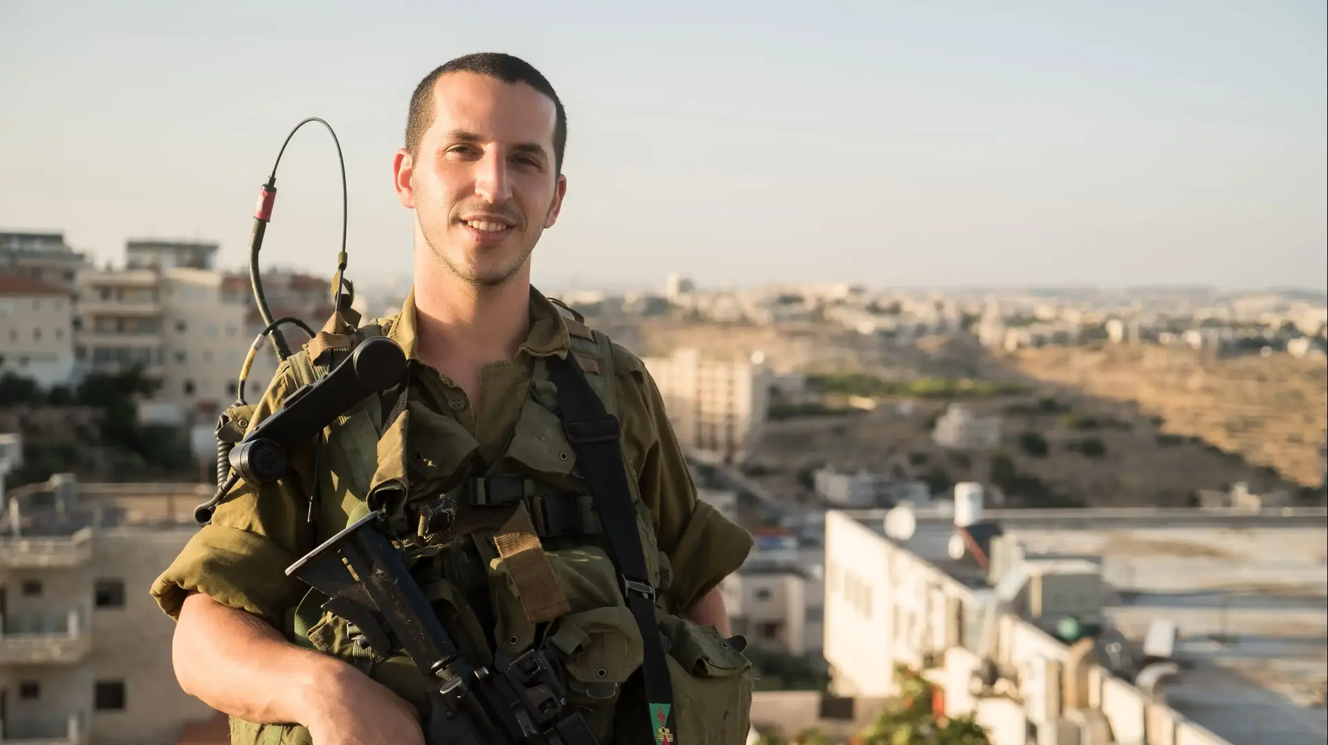 רס"ל (במיל') רעי ניר עזר, לוחם בגדוד 89, מוצב פנורמה בעציון. יוני 2016 רס"ל (במיל') רעי ניר עזר, לוחם בגדוד 89, מוצב פנורמה בעציון. יוני 2016