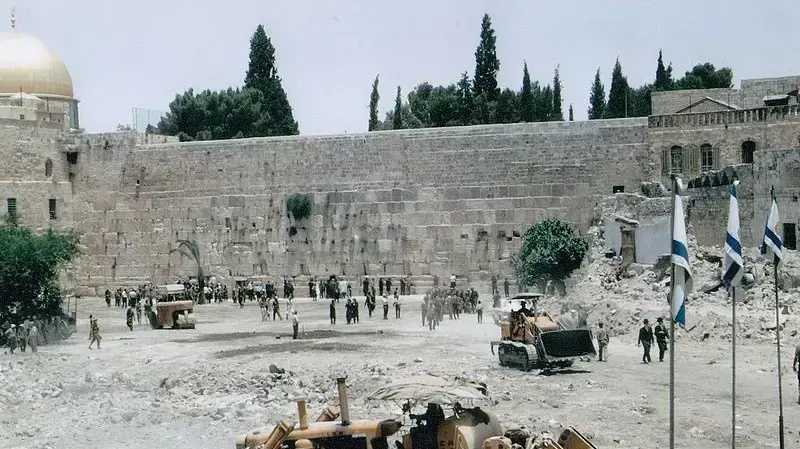חשיפת רחבת הכותל, 1967