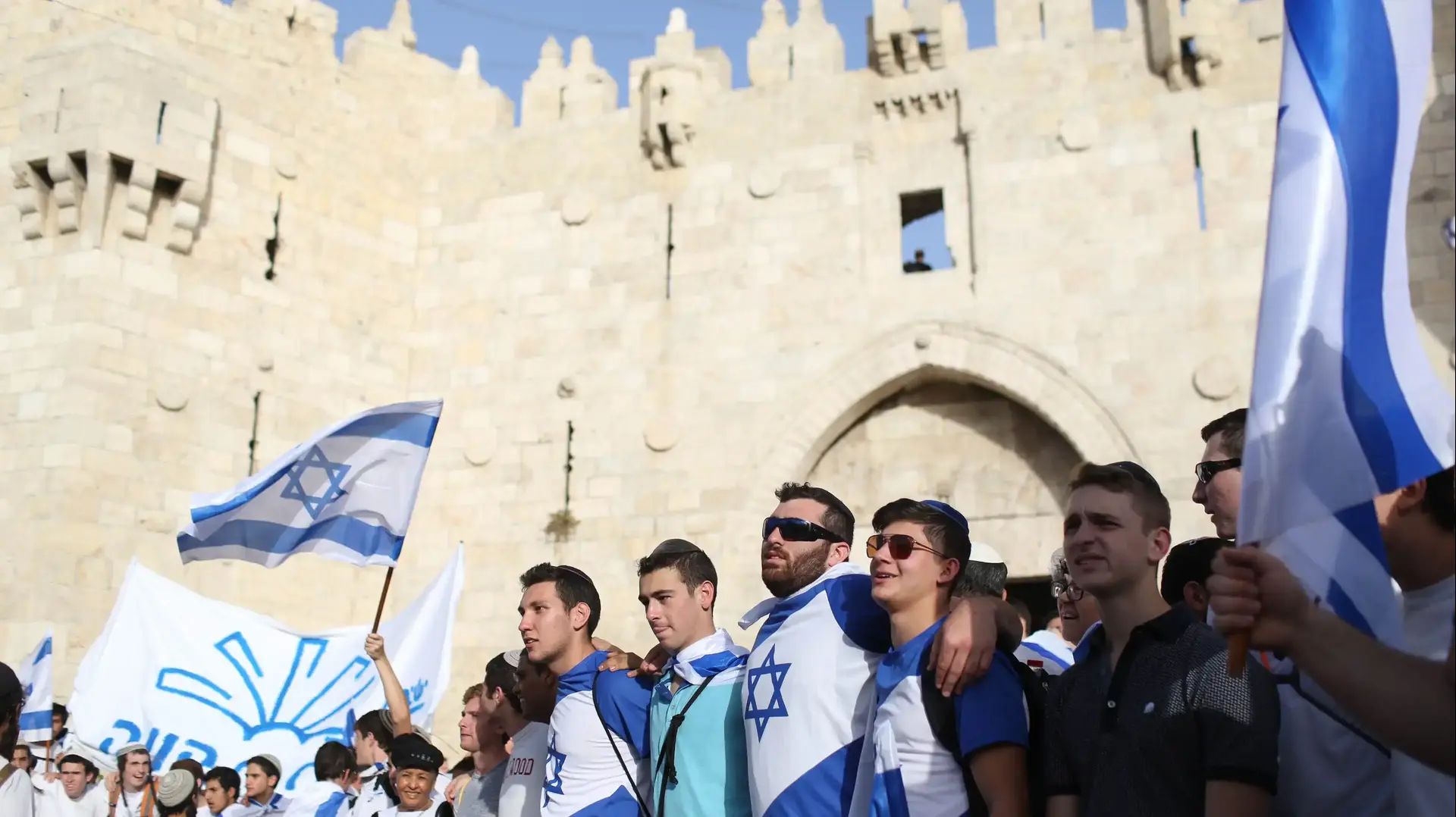 מצעד הדגלים המסורתי של יום ירושלים שער שכם מצעד הדגלים המסורתי של יום ירושלים שער שכם