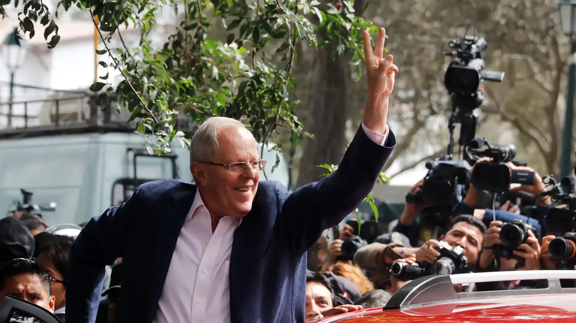 המועמד לנשיאות פרו, פדרו פבלו קוצ'ינסקי, מצביע בלימה, 5 ביוני 2016 המועמד לנשיאות פרו, פדרו פבלו קוצ'ינסקי, מצביע בלימה, 5 ביוני 2016