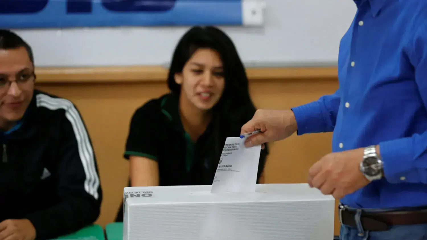 מצביעים בבחירות לנשיאות פרו, לימה, 5 ביוני 2016 מצביעים בבחירות לנשיאות פרו, לימה, 5 ביוני 2016