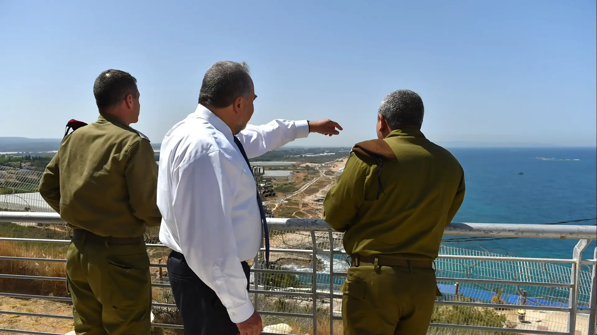שר הביטחון אביגדור ליברמן בסיור ראשון מאז כניסתו לתפקיד, פיקוד צפון. 7 ביוני 2016 שר הביטחון אביגדור ליברמן בסיור ראשון מאז כניסתו לתפקיד, פיקוד צפון. 7 ביוני 2016