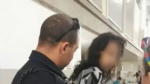 עצורה בחשד לגניבת פחית ושלושה שקלים. בימ"ש השלום 8 ביוני 2016 עצורה בחשד לגניבת פחית ושלושה שקלים. בימ"ש השלום 8 ביוני 2016