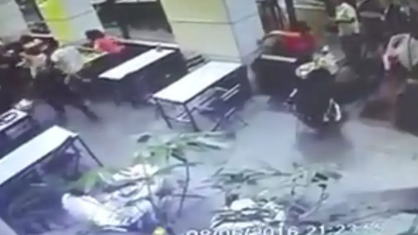 תיעוד הפיגוע המצלמות אבטחה מתחם שרונה תיעוד הפיגוע המצלמות אבטחה מתחם שרונה