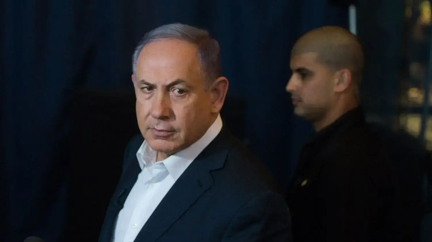 ראש הממשלה בנימין נתניהו בזירת פיגוע הירי במתחם שרונה, תל אביב. יוני 2016 ראש הממשלה בנימין נתניהו בזירת פיגוע הירי במתחם שרונה, תל אביב. יוני 2016