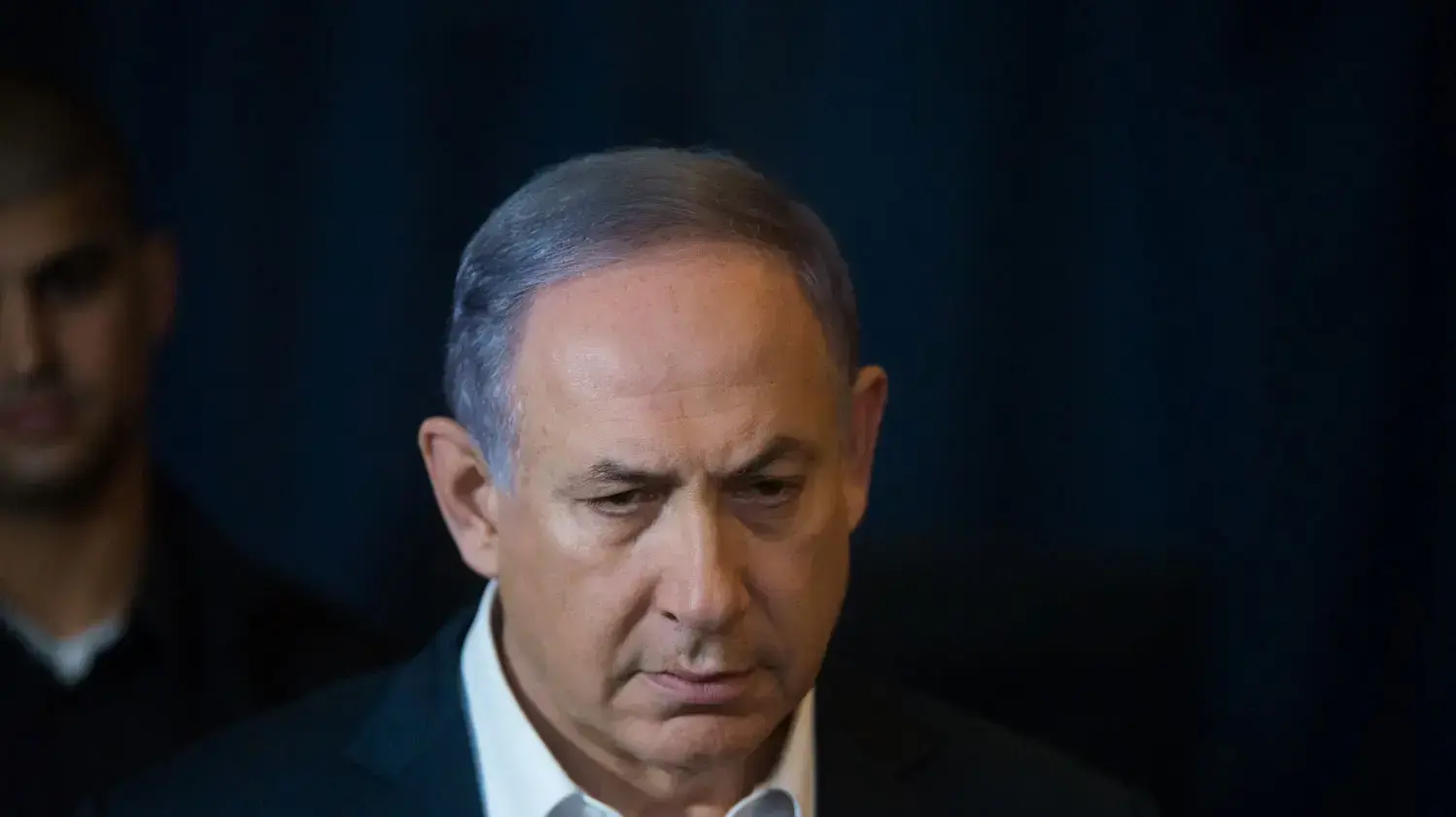 ראש הממשלה בנימין נתניהו בזירת פיגוע הירי במתחם שרונה, תל אביב. יוני 2016 ראש הממשלה בנימין נתניהו בזירת פיגוע הירי במתחם שרונה, תל אביב. יוני 2016