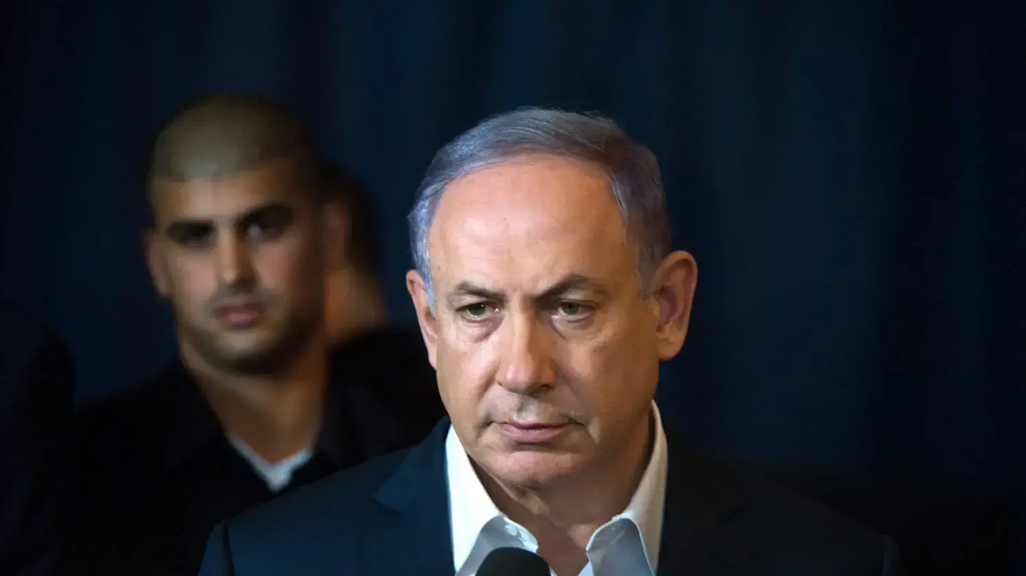 ראש הממשלה בנימין נתניהו בזירת פיגוע הירי במתחם שרונה, תל אביב. יוני 2016