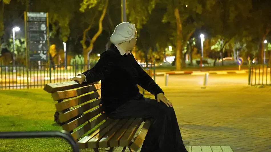שרה (שם בדוי), מסורבת גט, תל אביב. יוני 2016 שרה (שם בדוי), מסורבת גט, תל אביב. יוני 2016