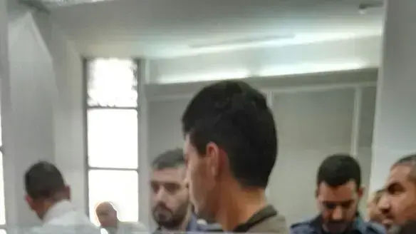 עמר ג'נדב בבית משפט השלום בתל אביב, ביצע פיגוע דקירה ברחוב יגאל אלון בנחלת יצחק במהלכו נדקר ונפצע חייל צהל, יוני 2016 עמר ג'נדב בבית משפט השלום בתל אביב, ביצע פיגוע דקירה ברחוב יגאל אלון בנחלת יצחק במהלכו נדקר ונפצע חייל צהל, יוני 2016