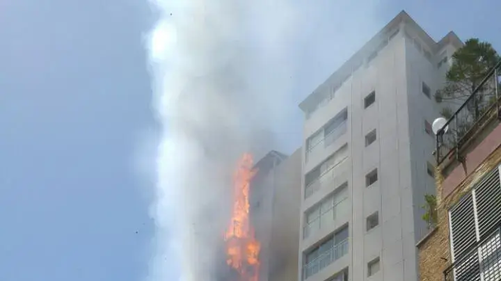 שריפה בבניין ברחוב ביאליק 164 ברמת גן שריפה בבניין ברחוב ביאליק 164 ברמת גן