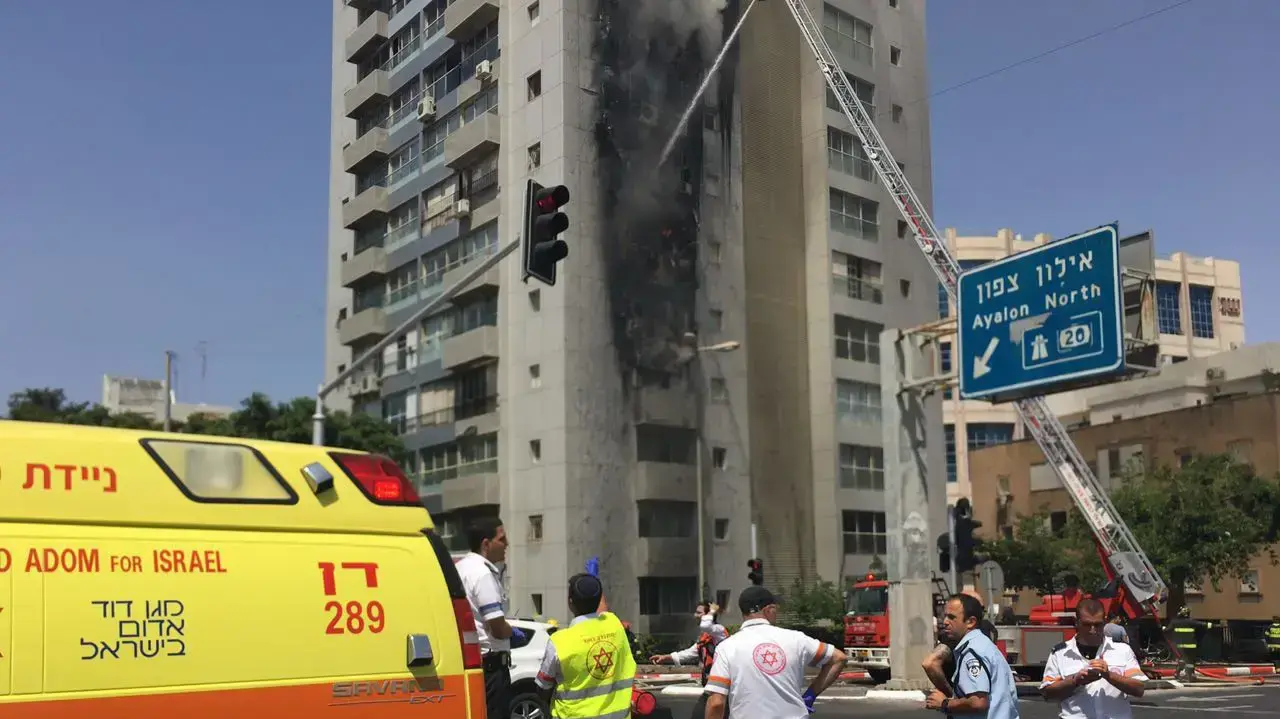 שריפה רחוב ביאליק 164 רמת גן שריפה רחוב ביאליק 164 רמת גן
